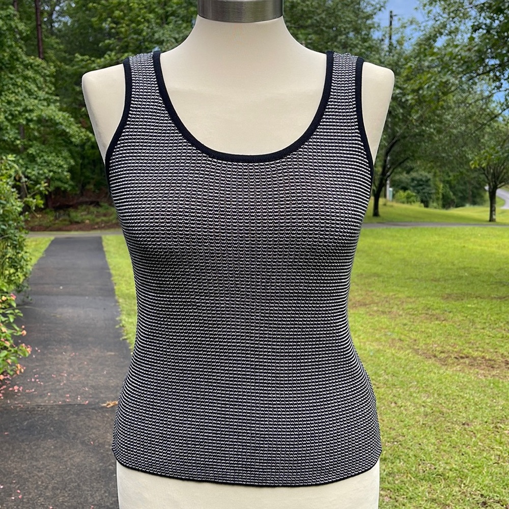 Ellen Tracy black and white 100% rayon tank size P.